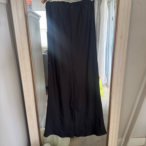 Forever 21 satin Elegant Black Women's Skirt - Picture 4 of 5
